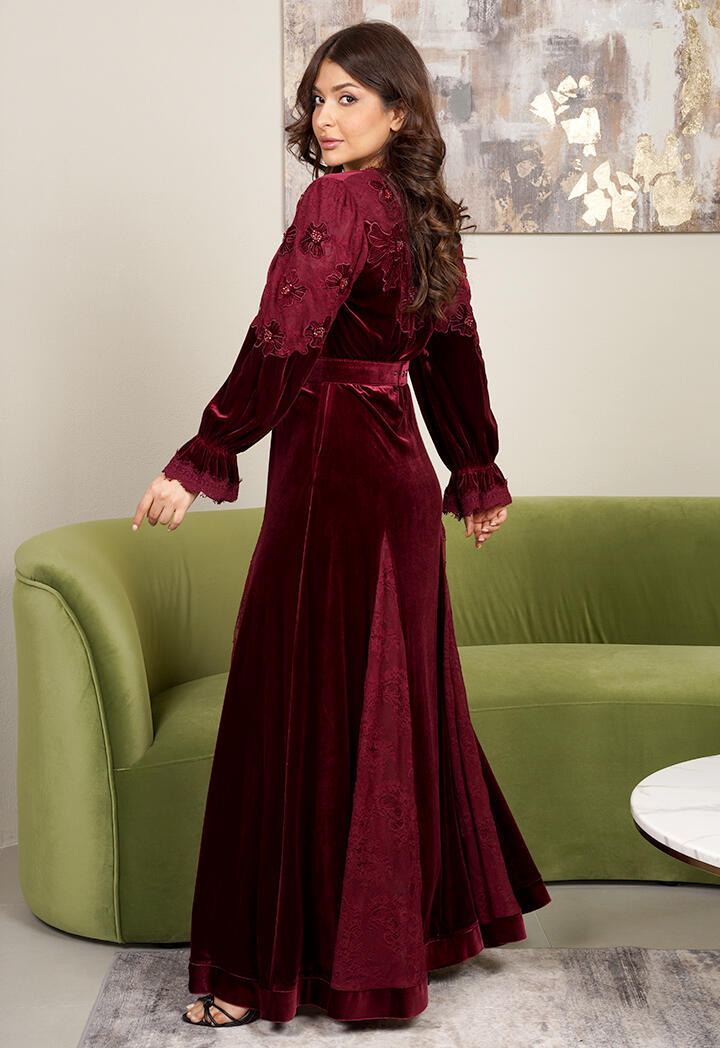 فستان مخمل ماكسي بلمسات دانتيل  image 5