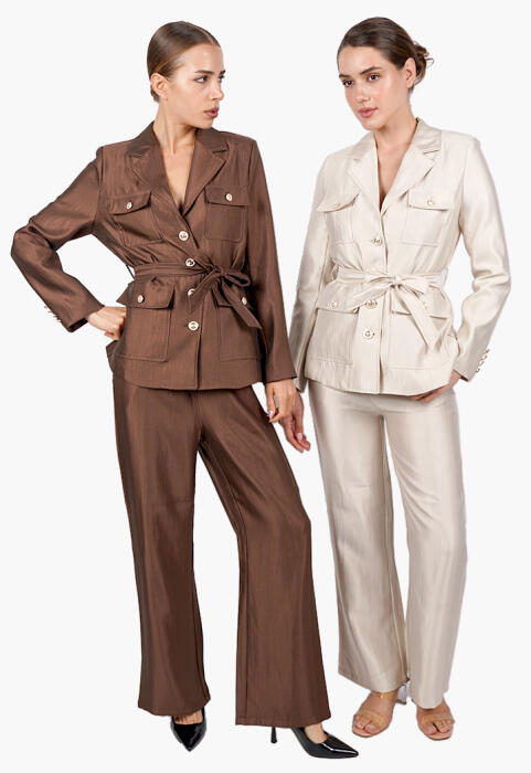 Elegant women's suit with front pockets image 0