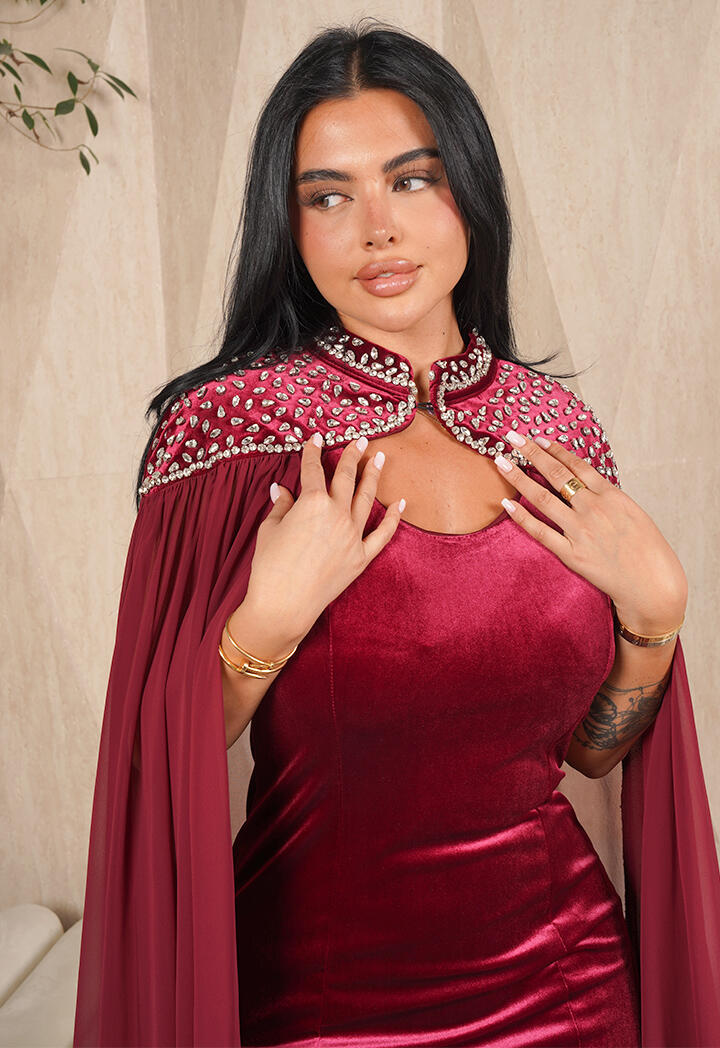 فستان طويل مخمل بأكمام كاب image 2