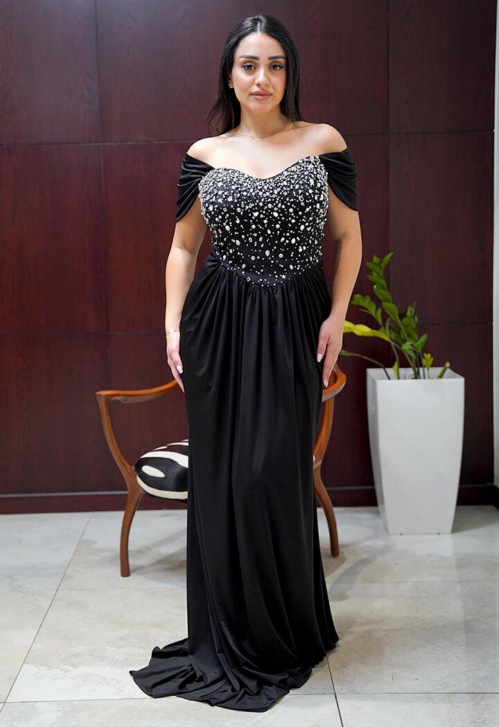 فستان سادة وينتهي بالبريق image 1