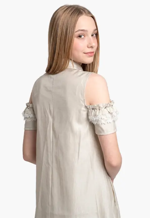 A flowing dress with off-the-shoulder sleeves and lace details. image 4