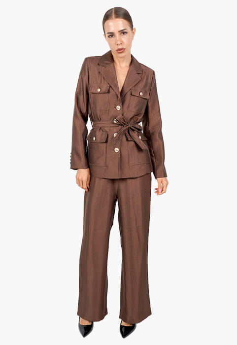 Elegant women's suit with front pockets image 3