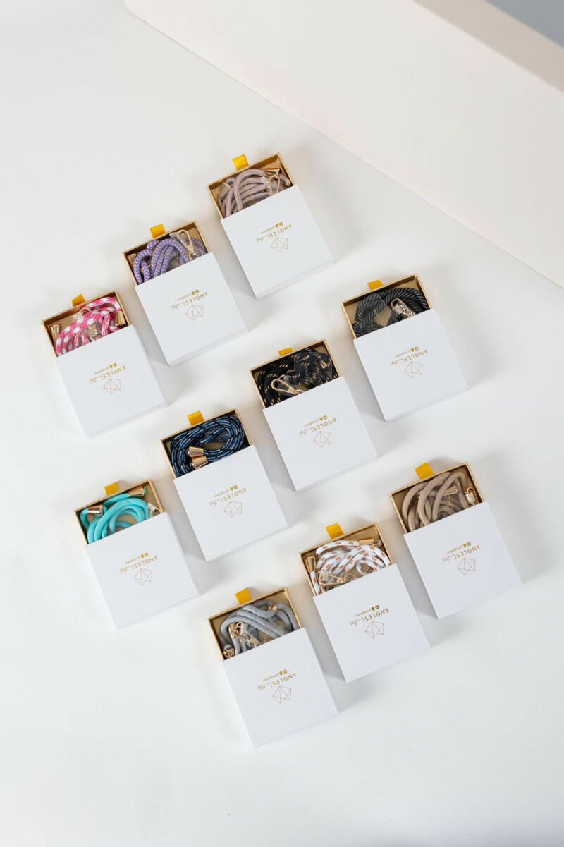 علاقة للهاتف الأسود image 4