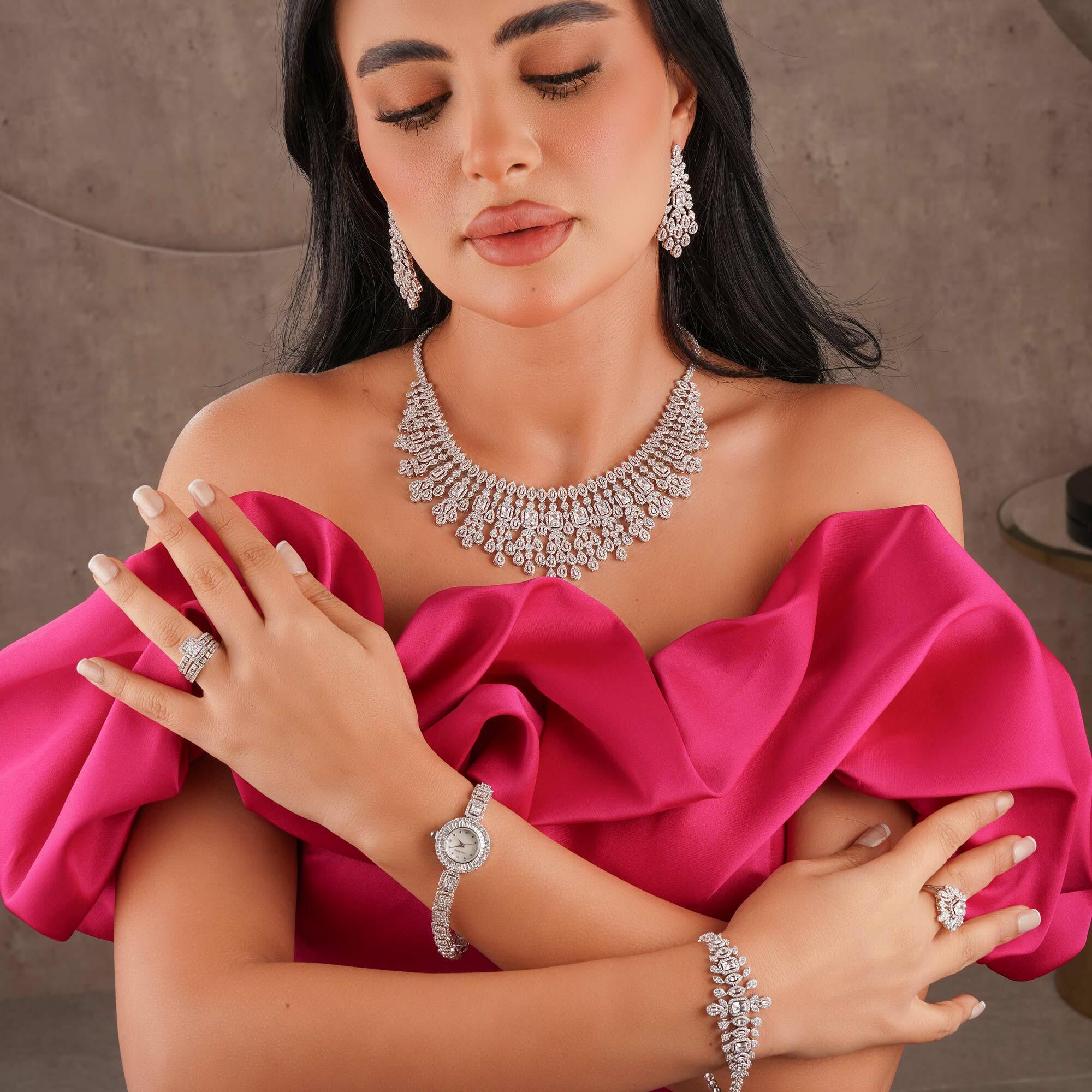 طقم سهرة بتصميم تاجي image 0
