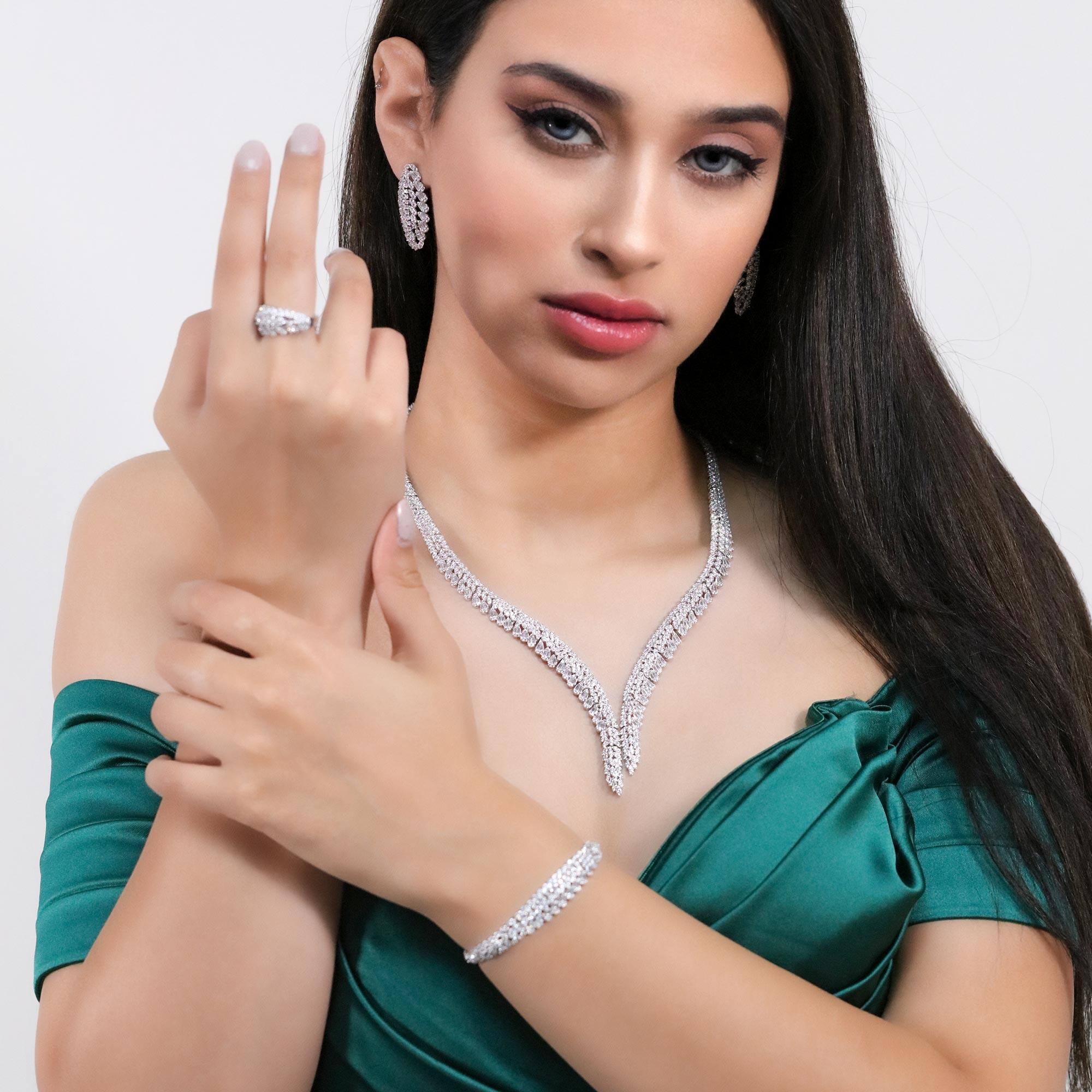 طقم حفلات مرصع بحجار ناعمة image 0