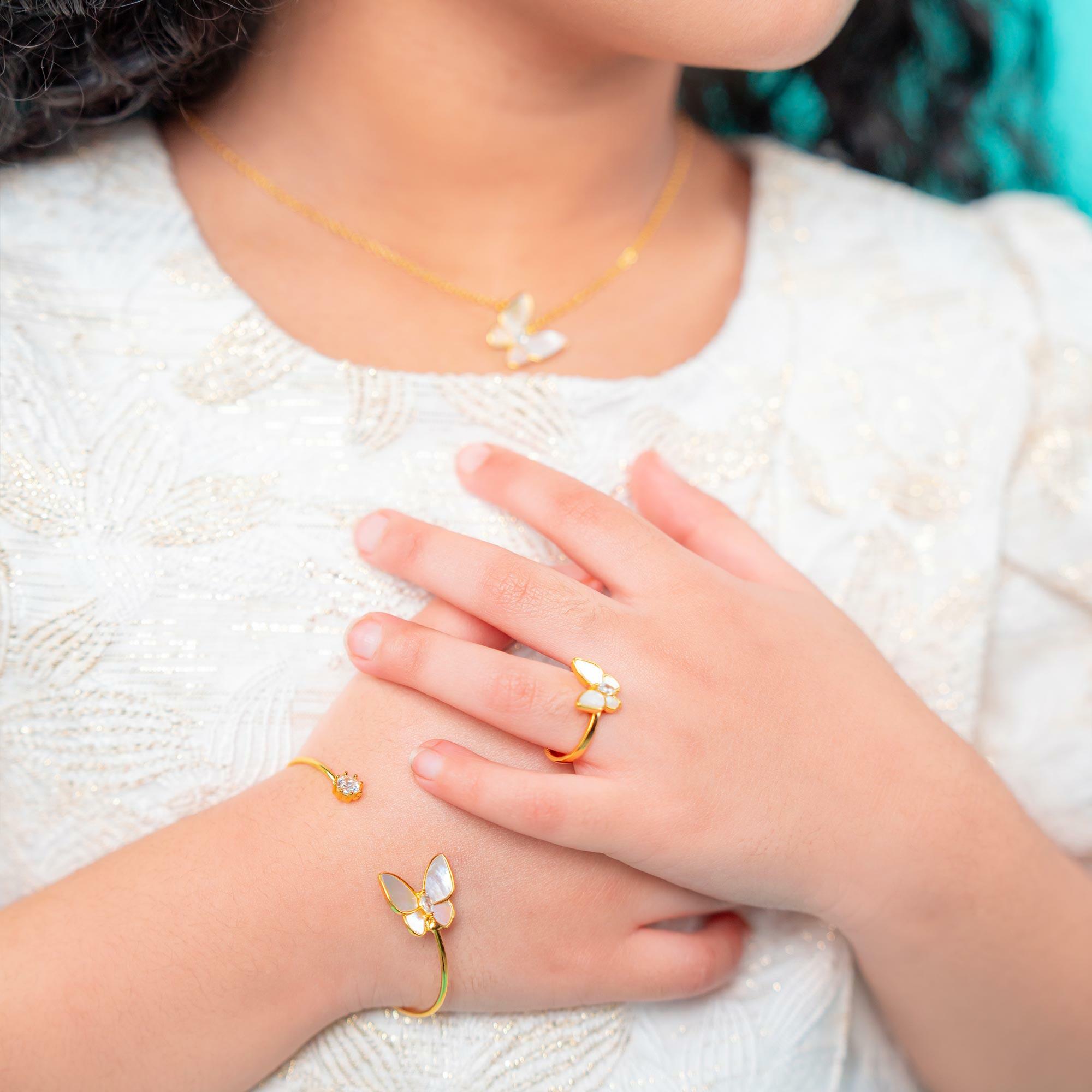 طقم فراشات مزين بالسيراميك الأبيض image 0