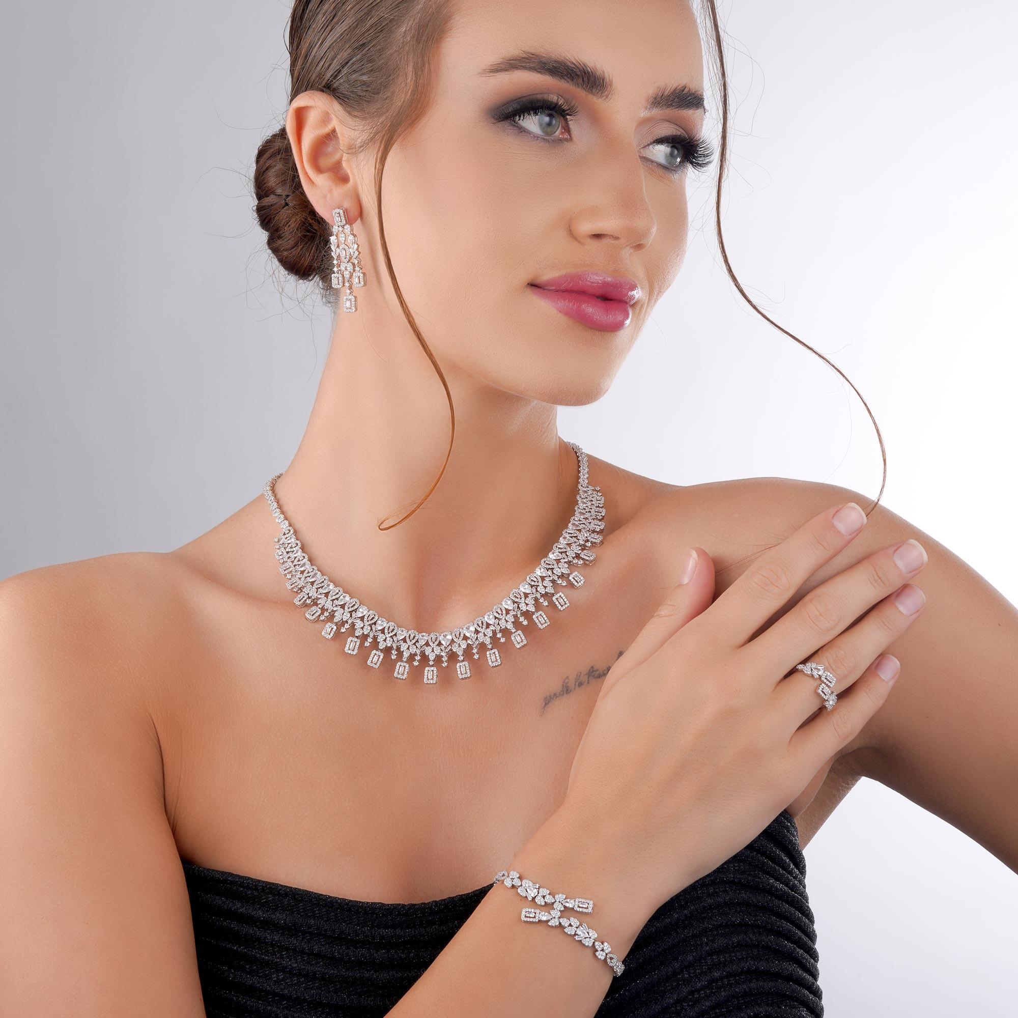 طقم كمثرى و مربعات مرصع image 0