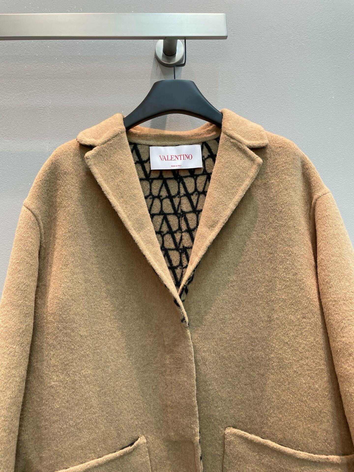 Valentino image 2