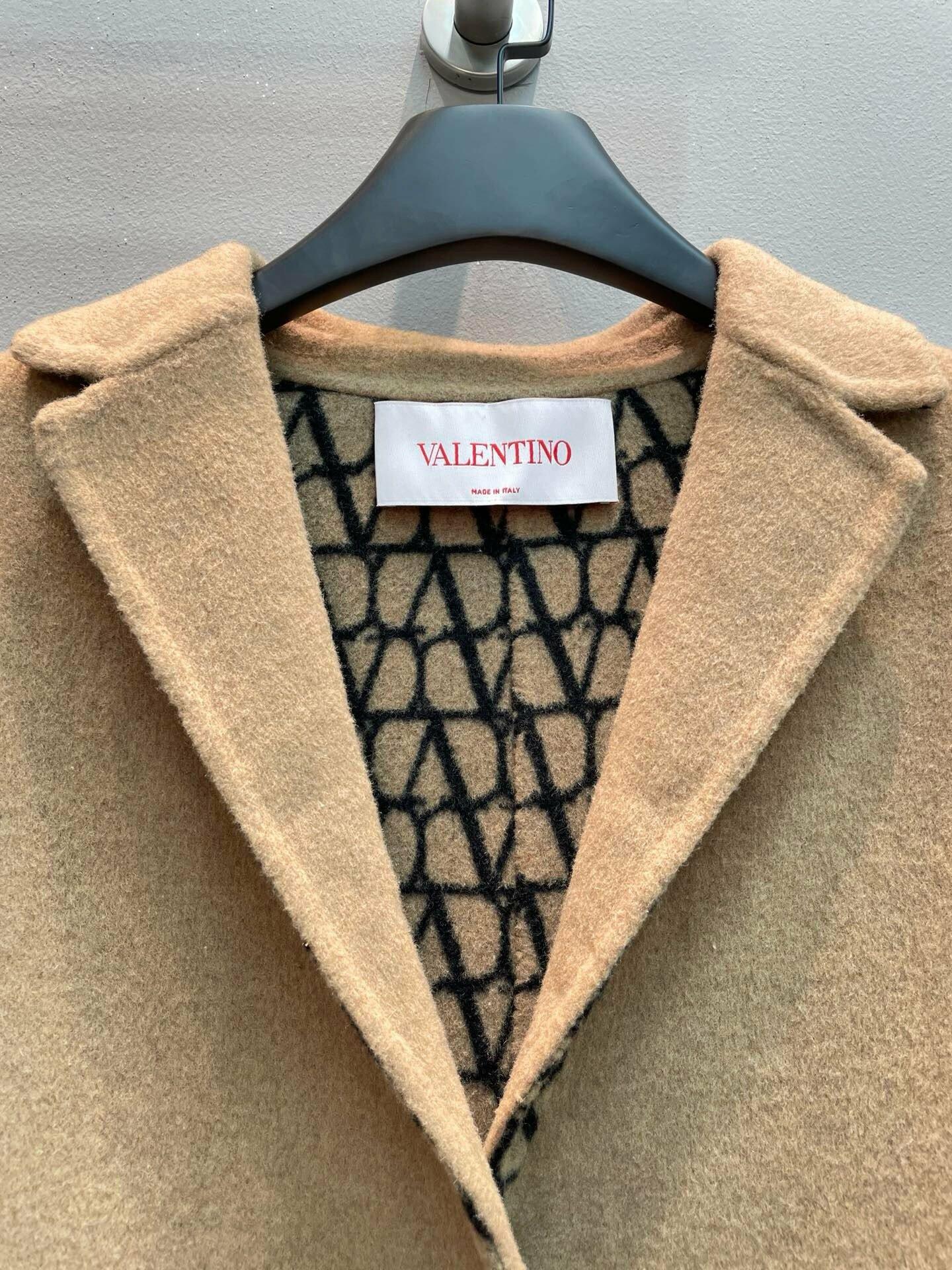Valentino image 3