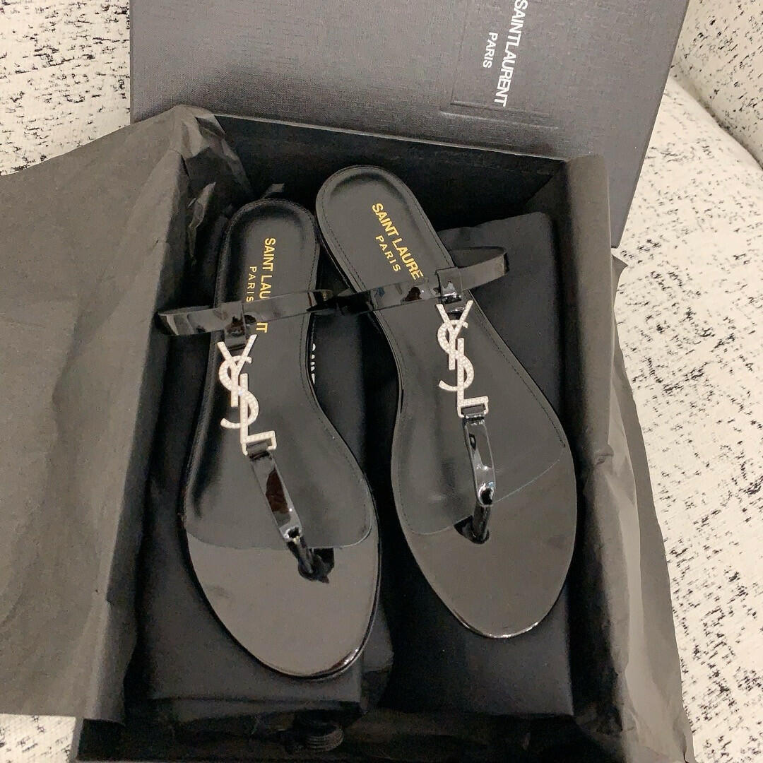 Saint Laurent image 2