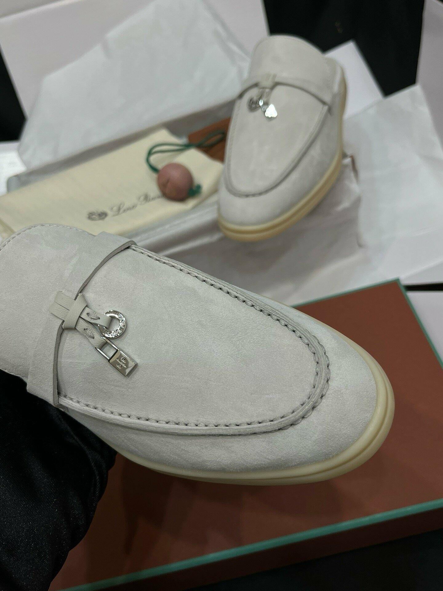 Loro Piana image 3