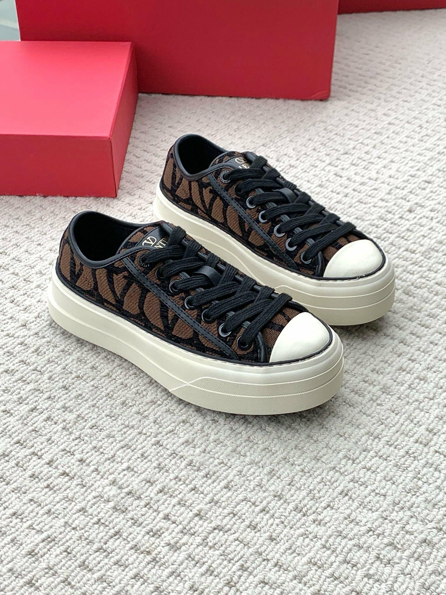 Valentino image 0