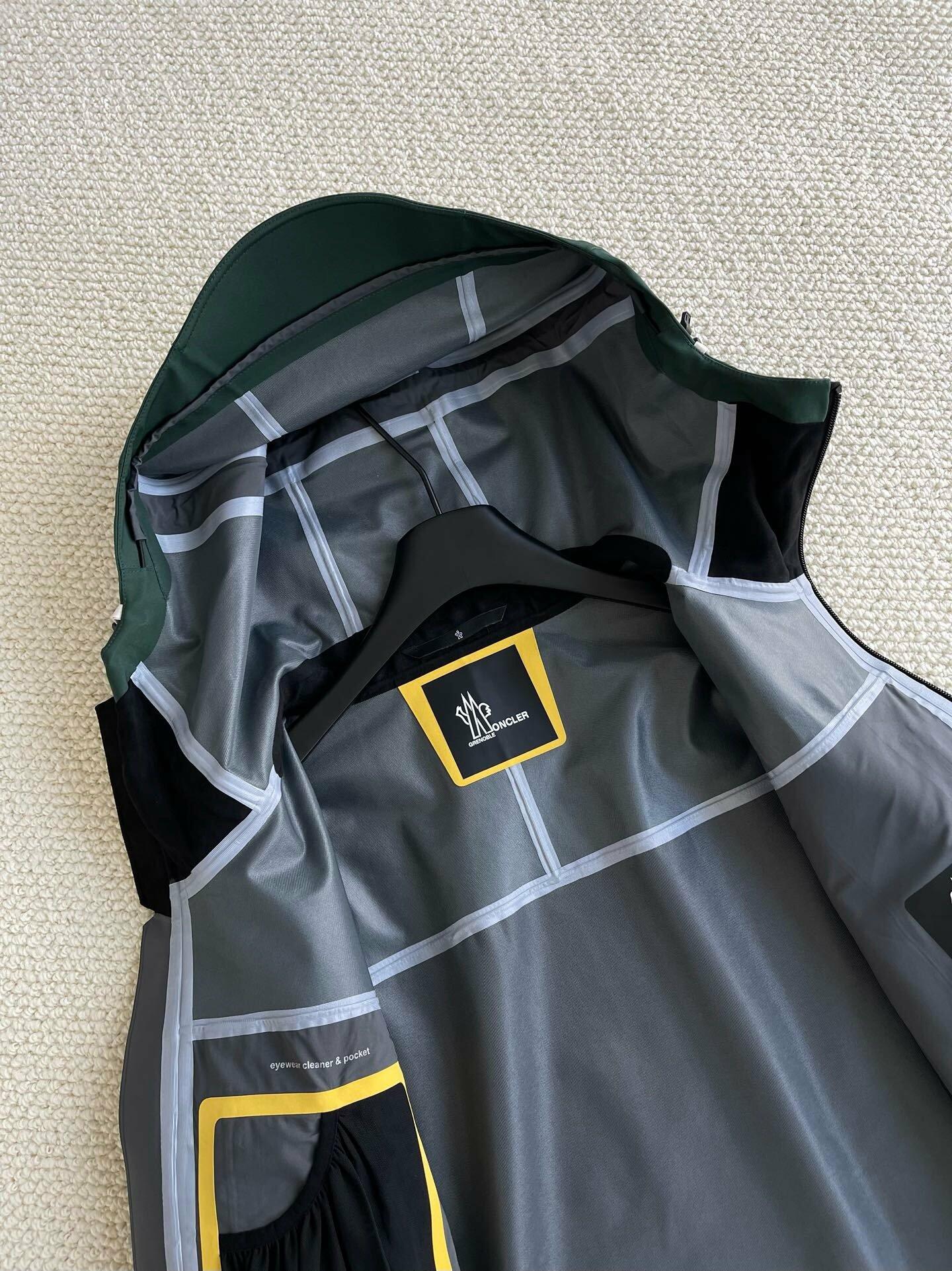 Moncler image 5