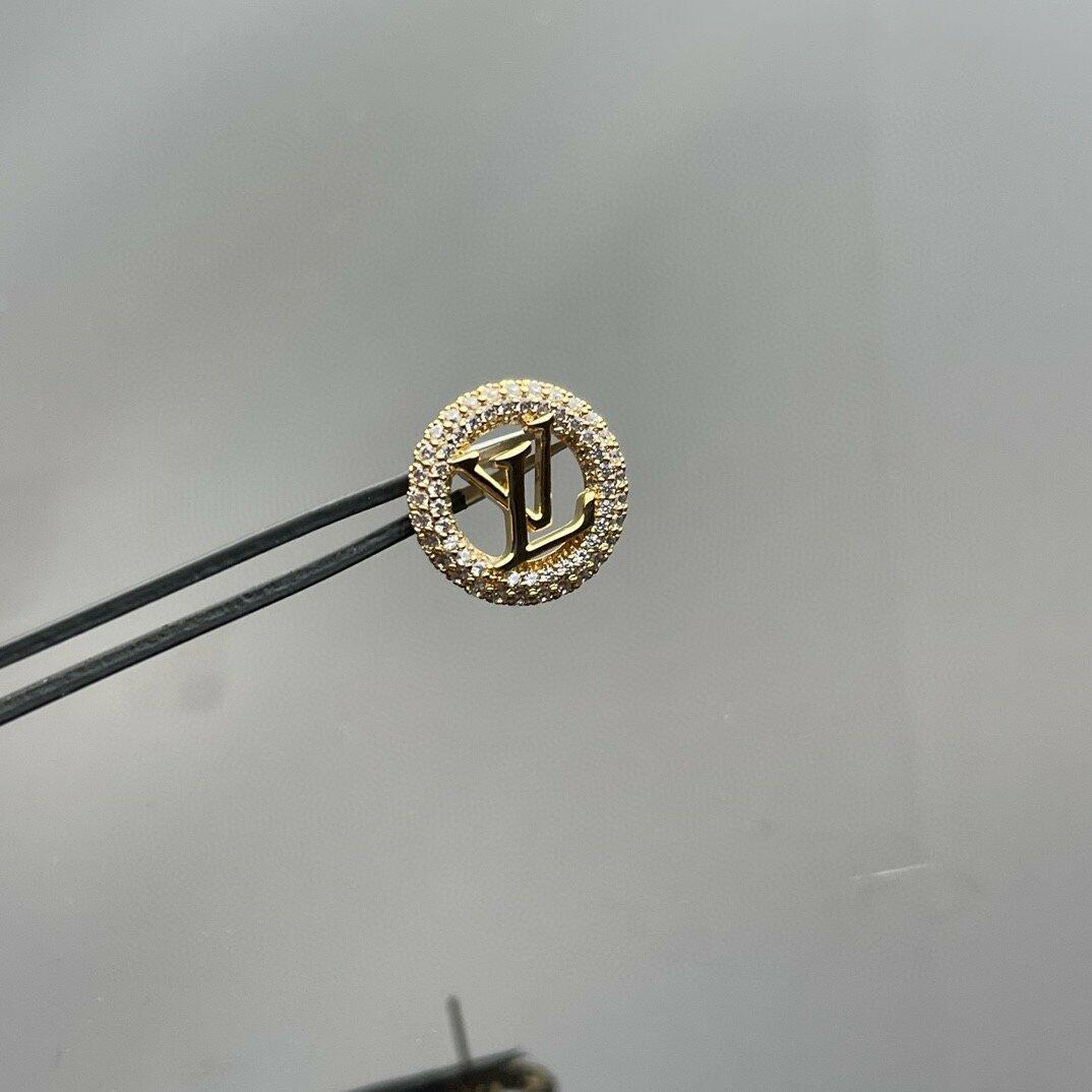 Louis Vuitton image 3