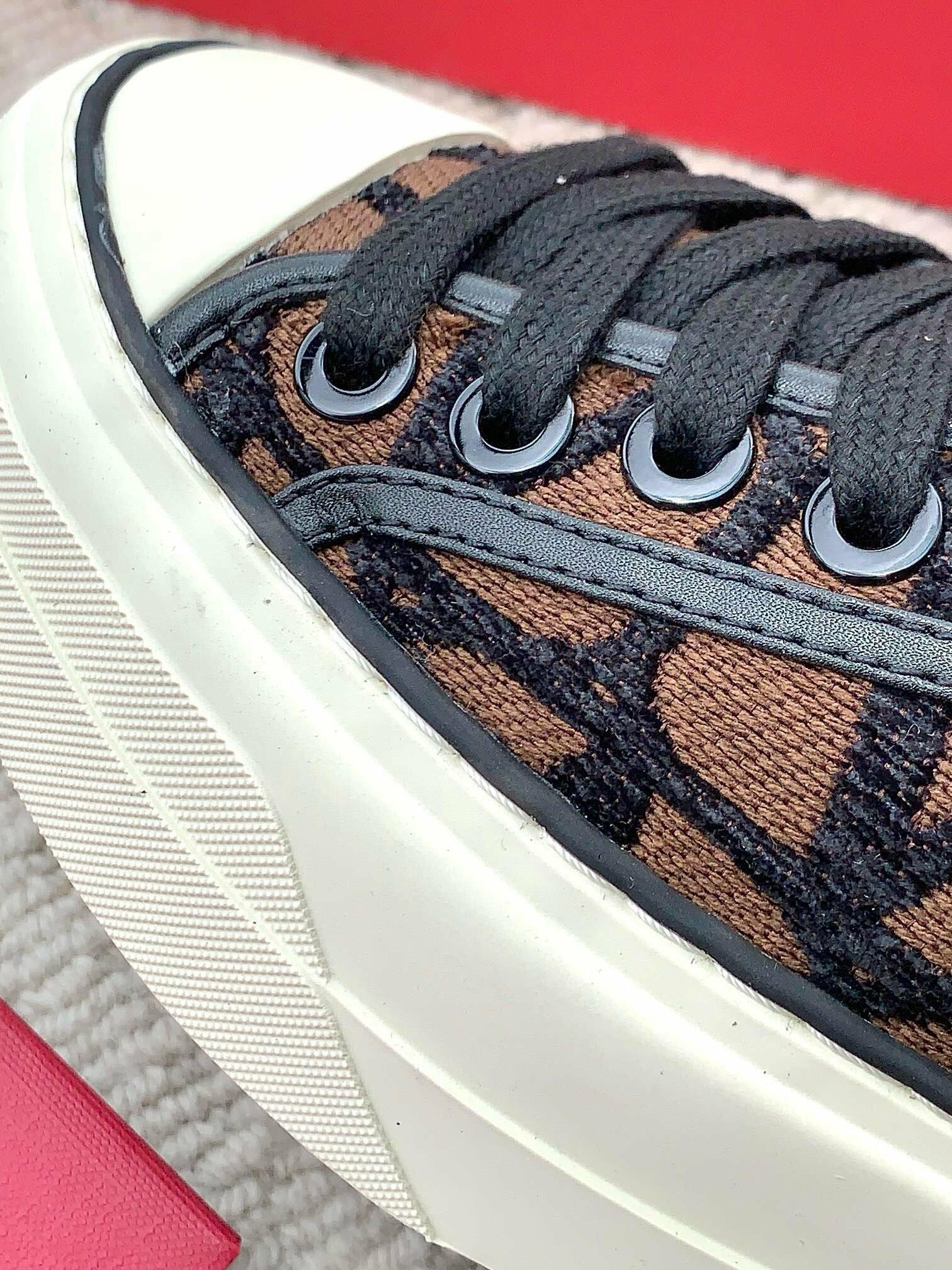Valentino image 4