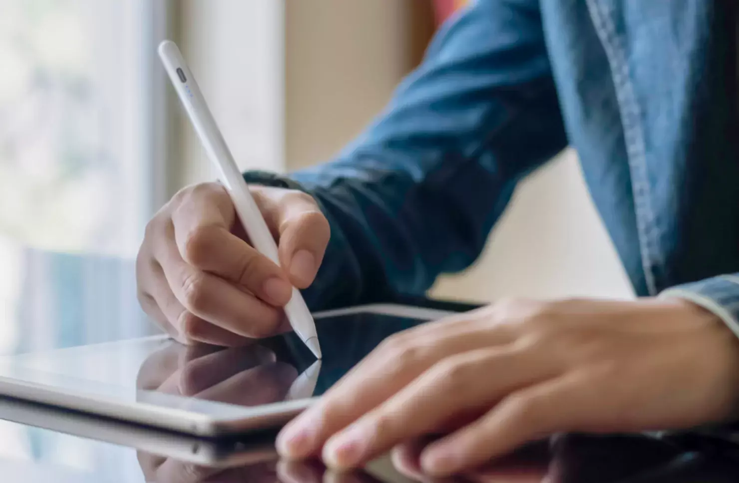 قلم UNIQ PIXO PRO المغناطيسي مع الشحن اللاسلكي لجهاز iPad - لون فحمي image 4
