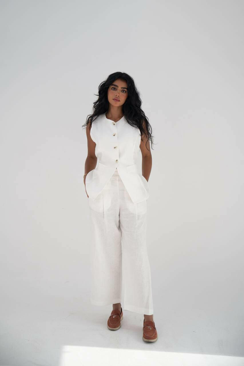 A vest and pants set made of white linen image 0