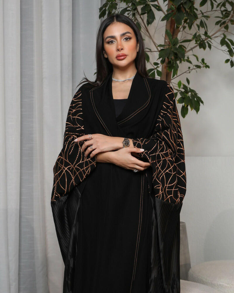 Free size crepe abaya with camel embroidery and pleats on the back image 0