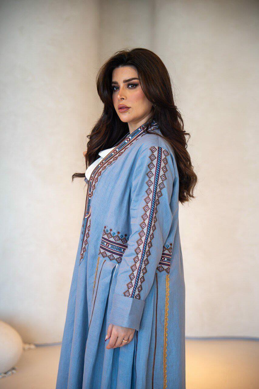 عباية لينن ازرق سماوي مع تطريز  image 3