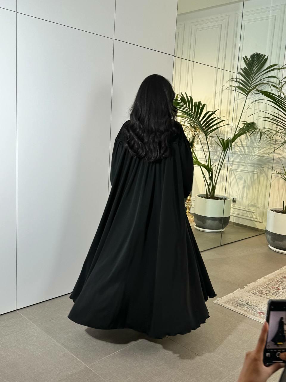 Black crepe abaya with pleats in the front and back -free size  image 4