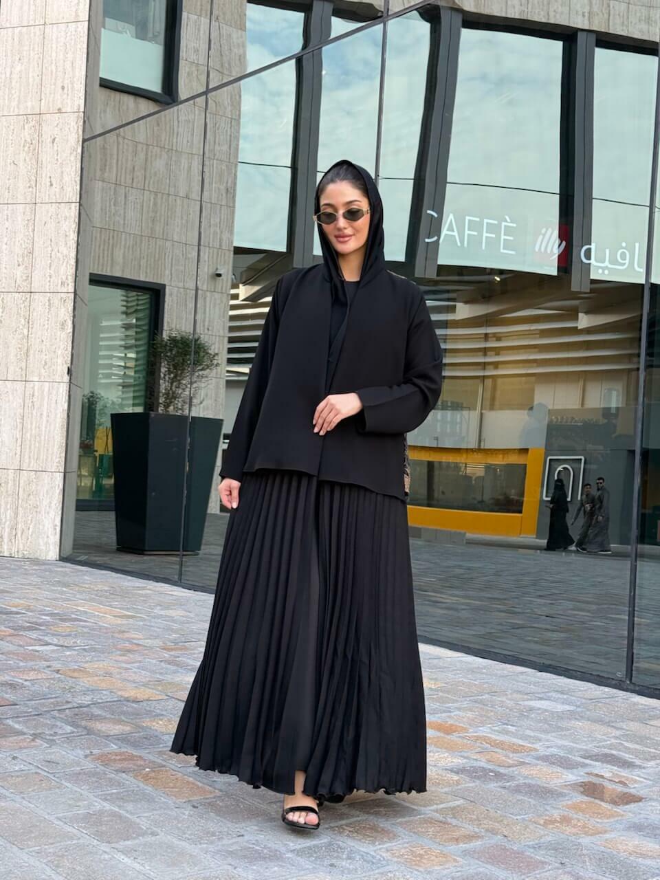 Black crepe abaya with pleats image 1