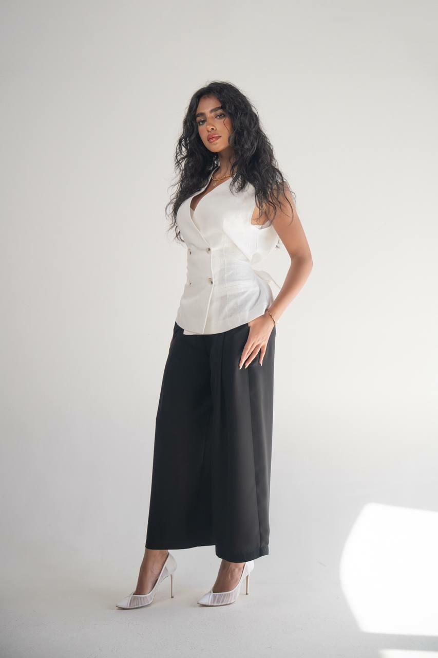 A set consisting of a white linen vest with black crepe pants image 1