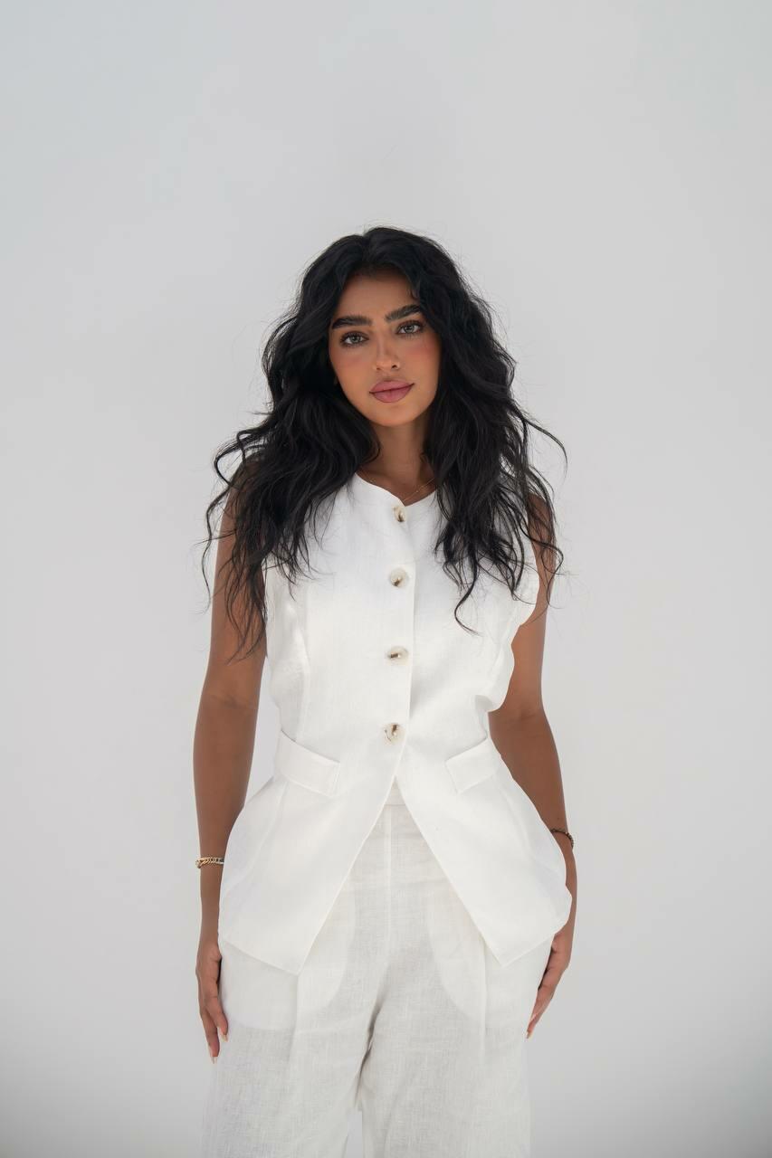 A vest and pants set made of white linen image 1