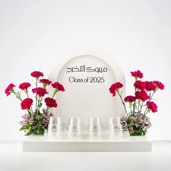 مجموعة أكواب مع باقة ورد فخمة image 2