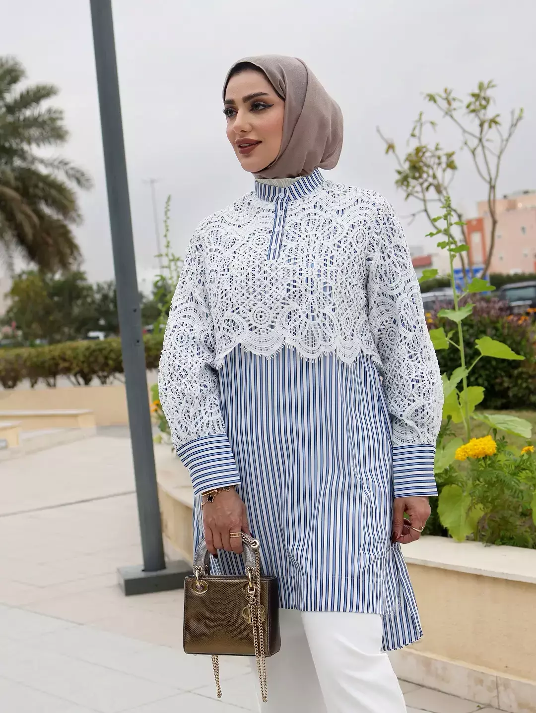 Long Shirt With Lace image 1