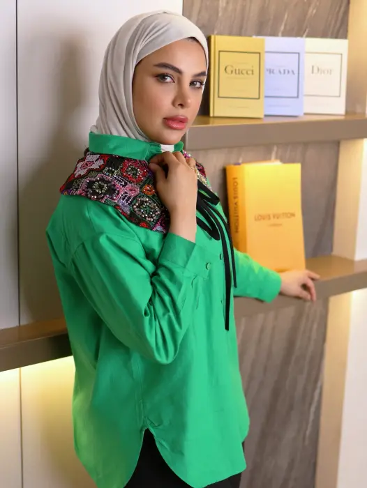 قميص مع سكارف العصري image 7