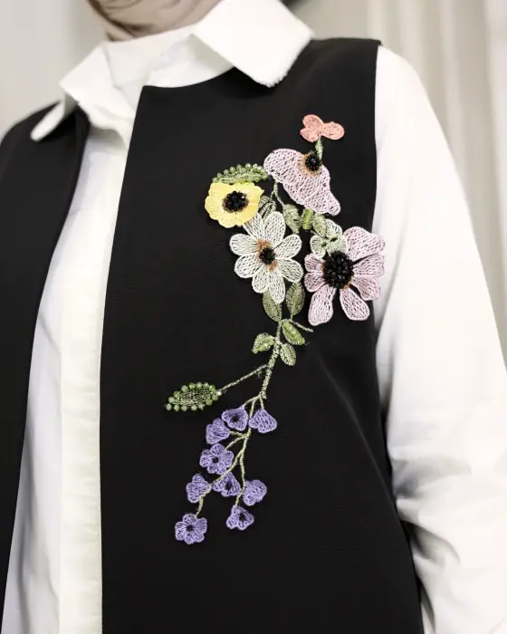 A vest decorated with roses and crystals-Black-3 image 3