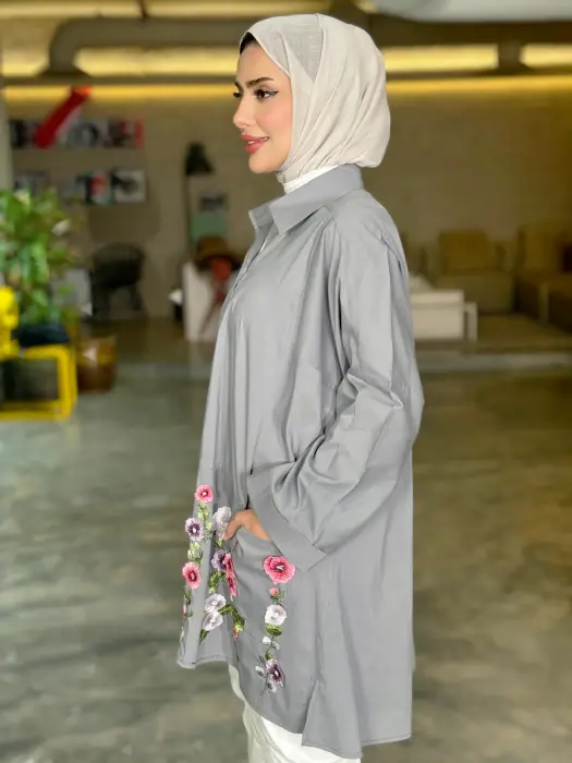 قميص نسائي مع جيوب أمامية image 18