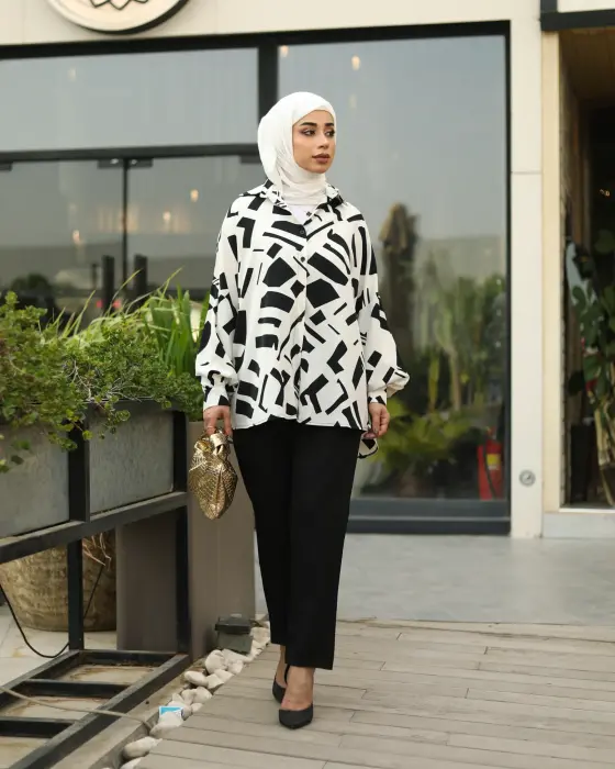 قميص بطباعة مربعات image 4