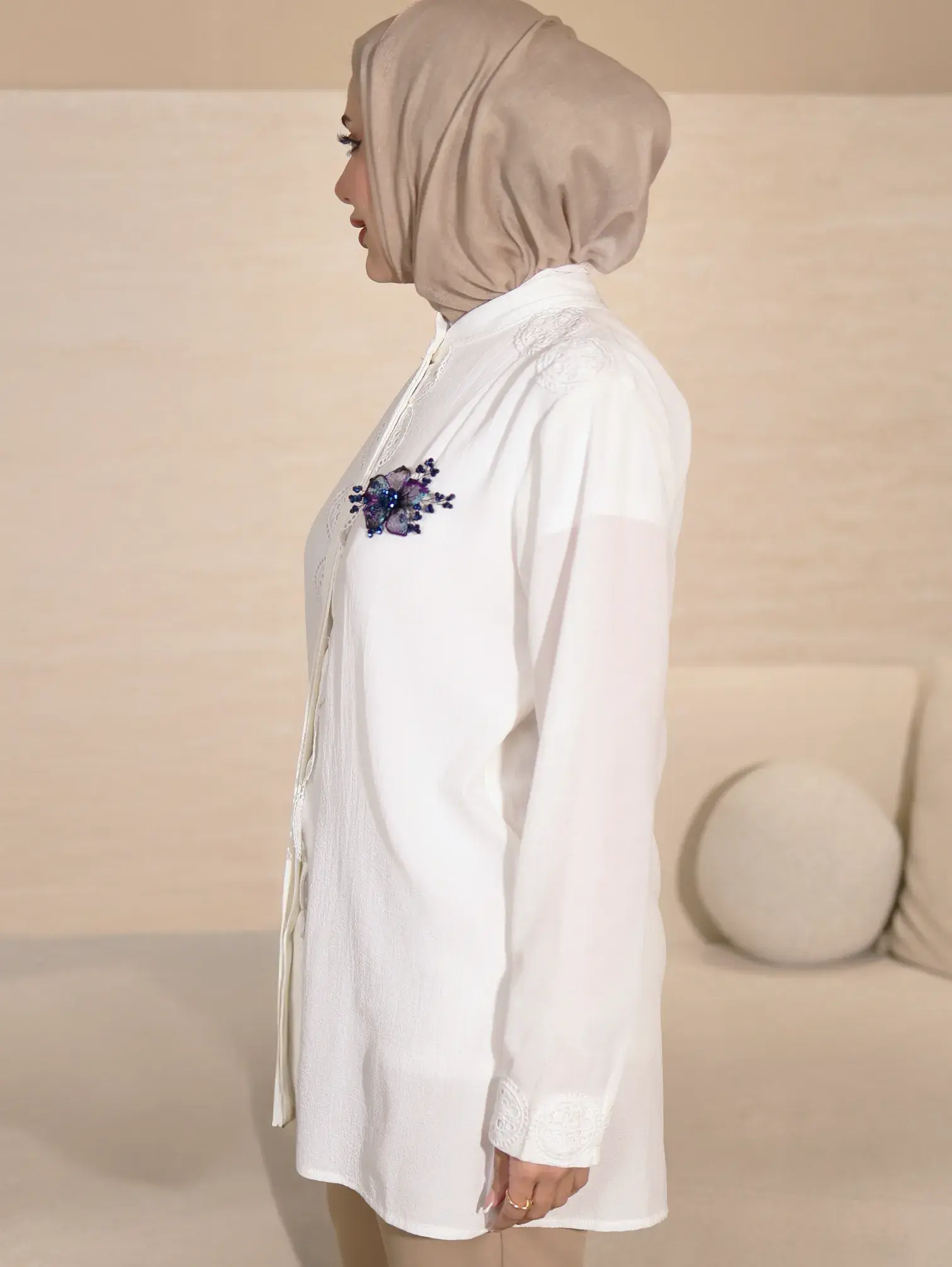 Crepe shirt with brooch image 2