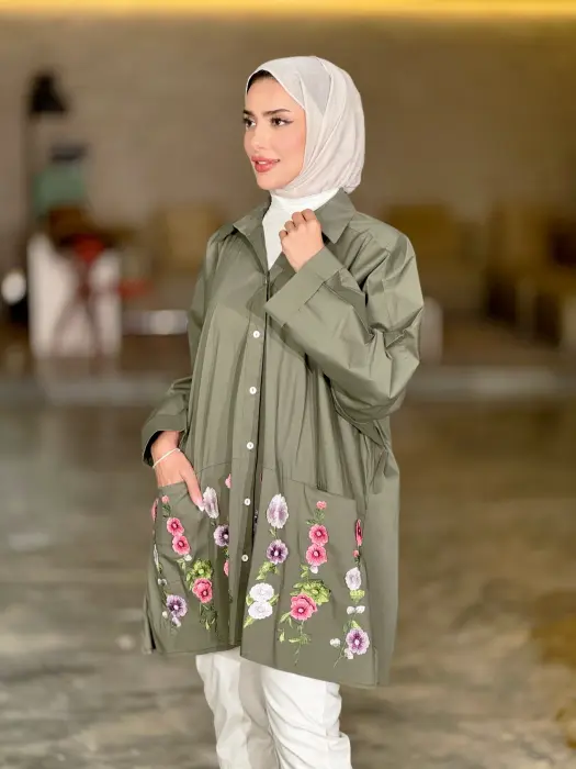 قميص نسائي مع جيوب أمامية image 13