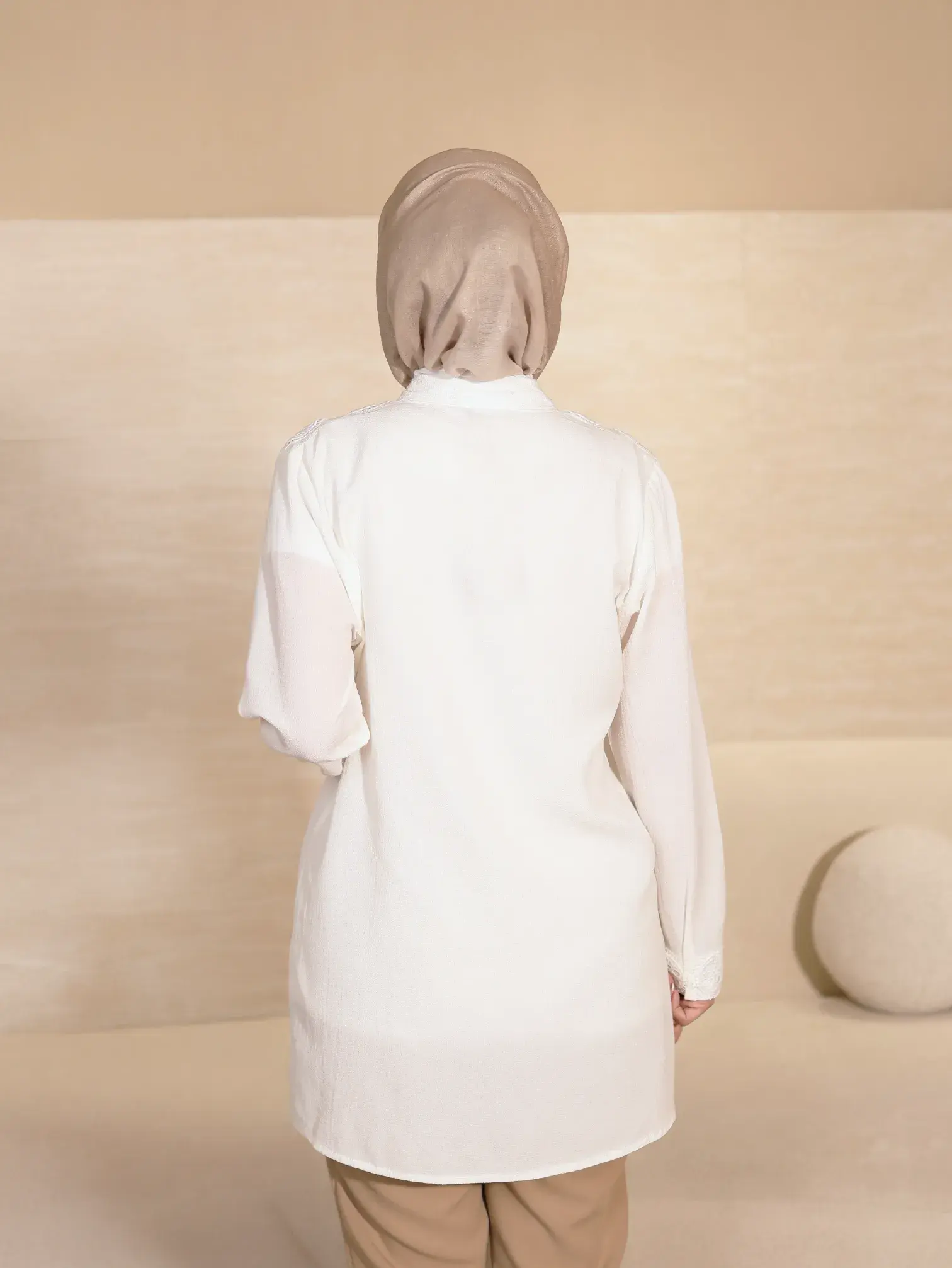 Crepe shirt with brooch image 3