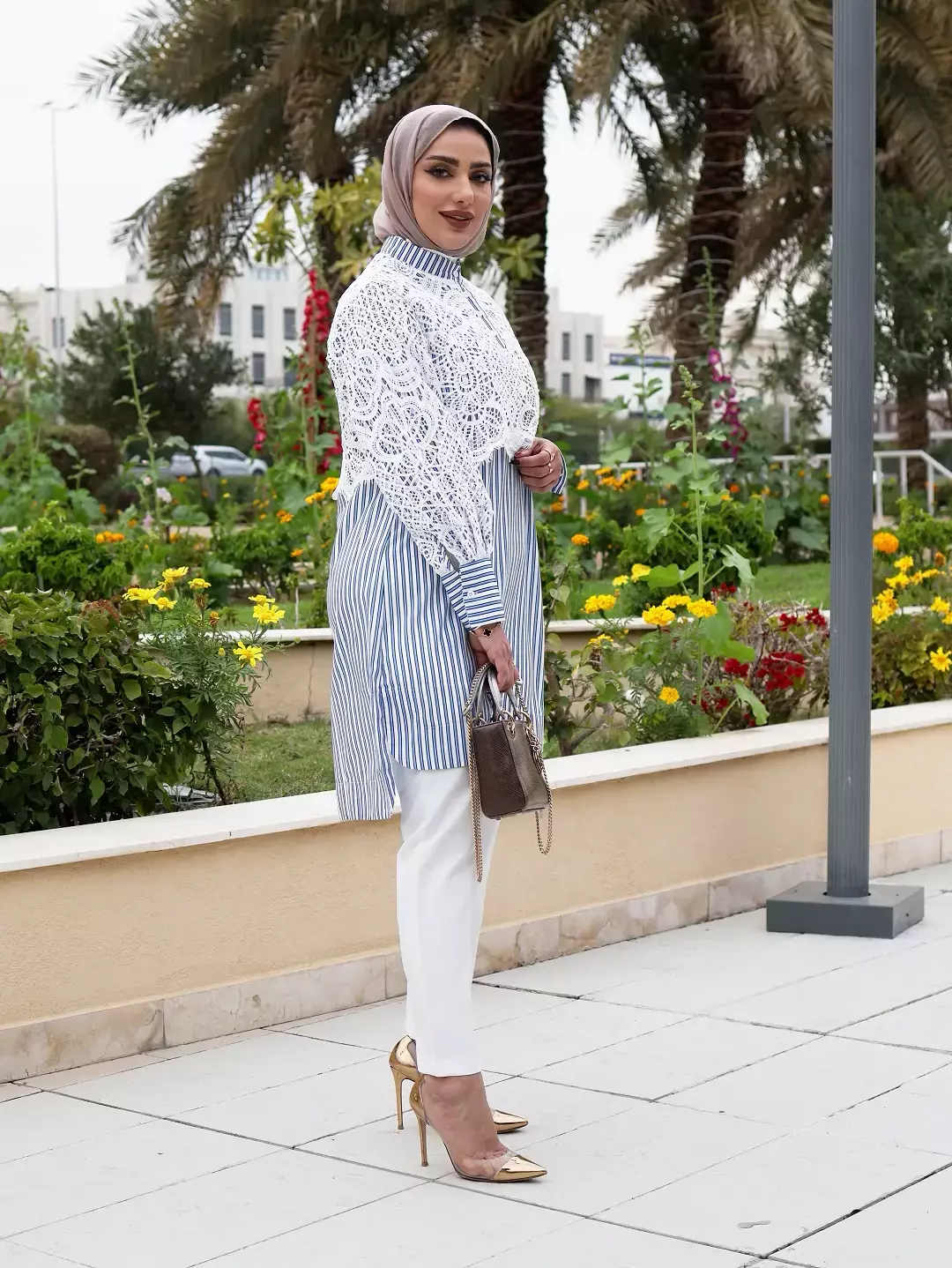 Long Shirt With Lace image 2