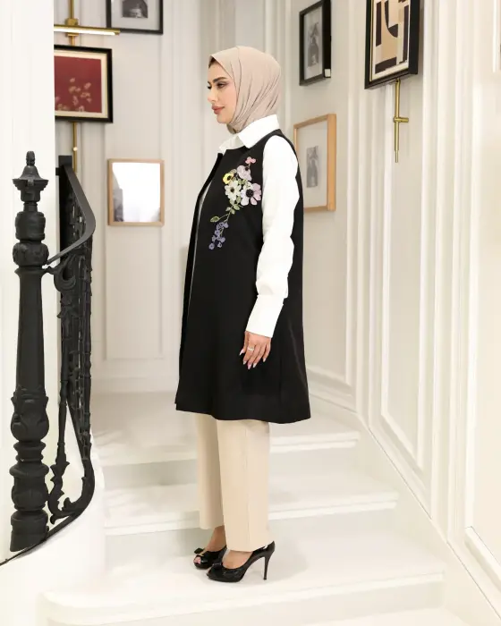 A vest decorated with roses and crystals-Black-3 image 1