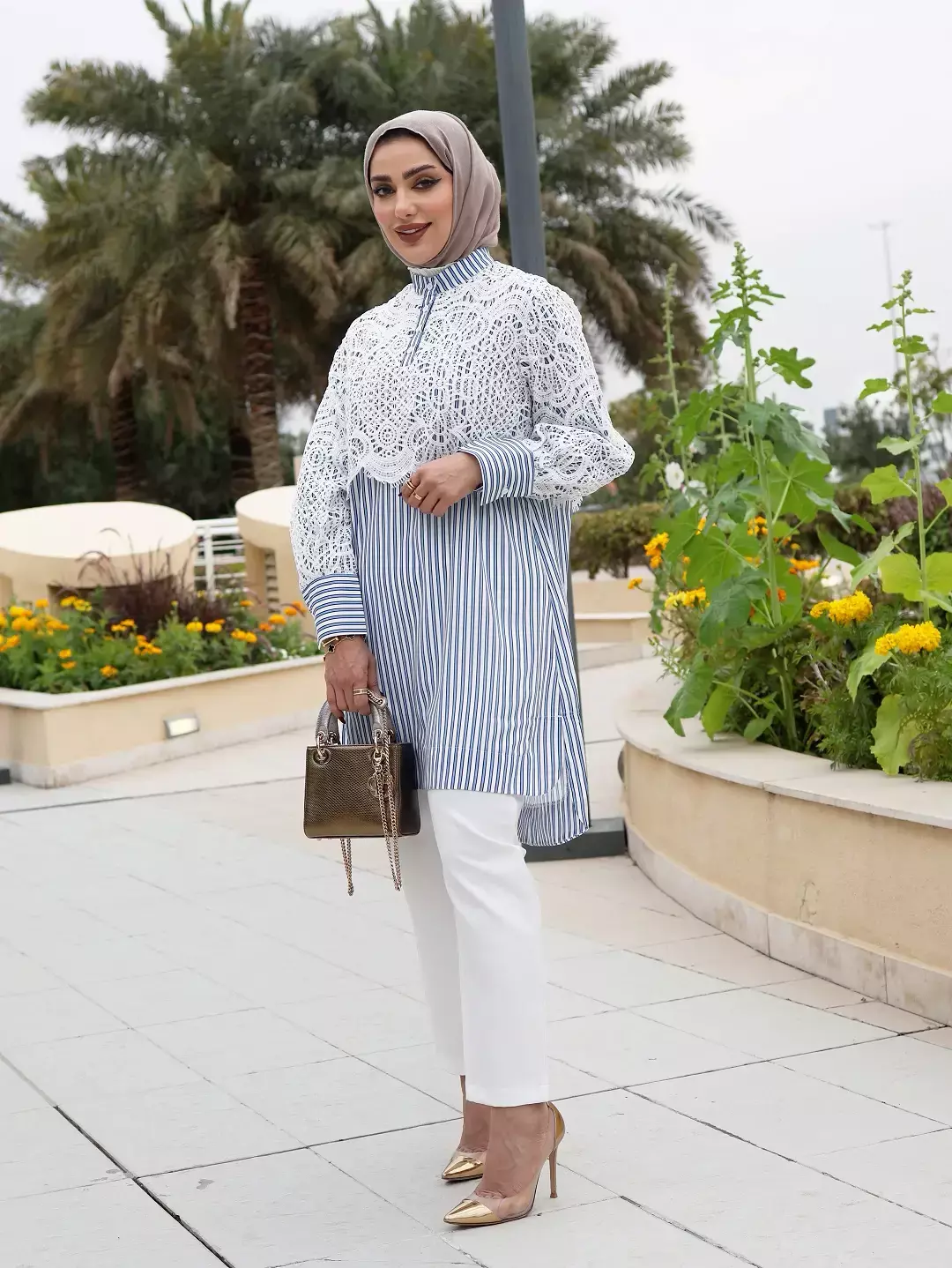 Long Shirt With Lace image 0