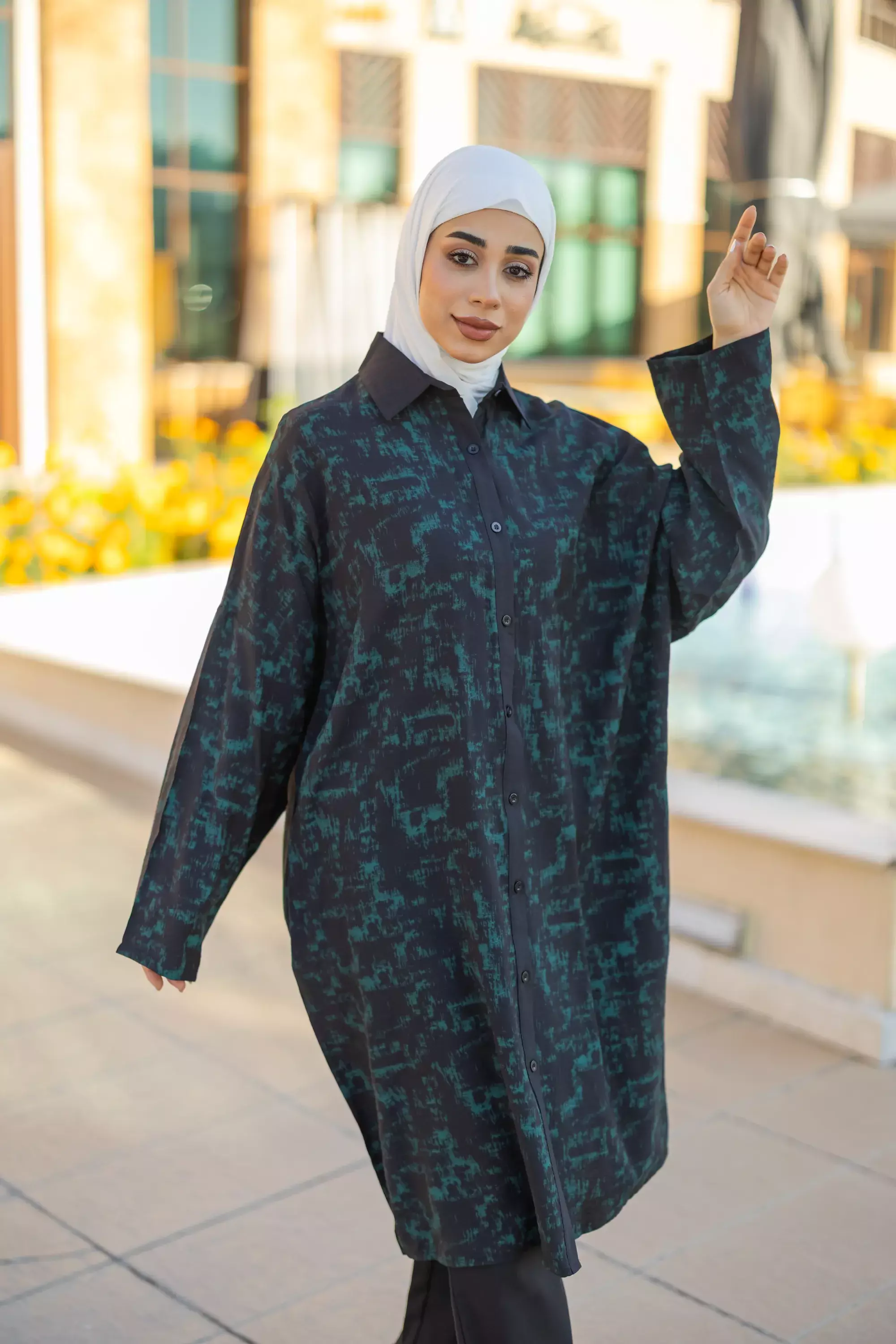 قميص طويل عصري من الكريب image 4