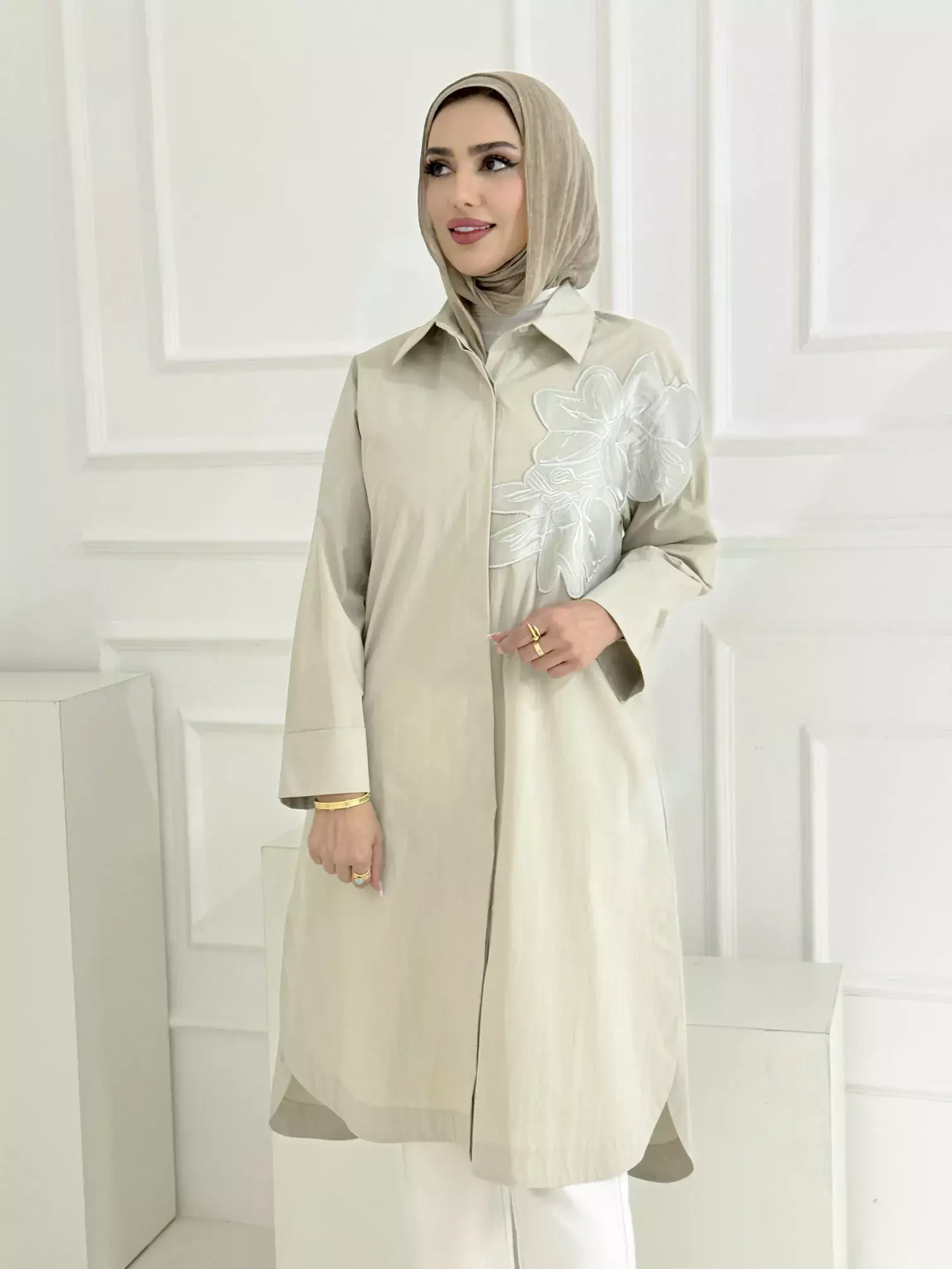 قميص طويل مع تطريز image 4