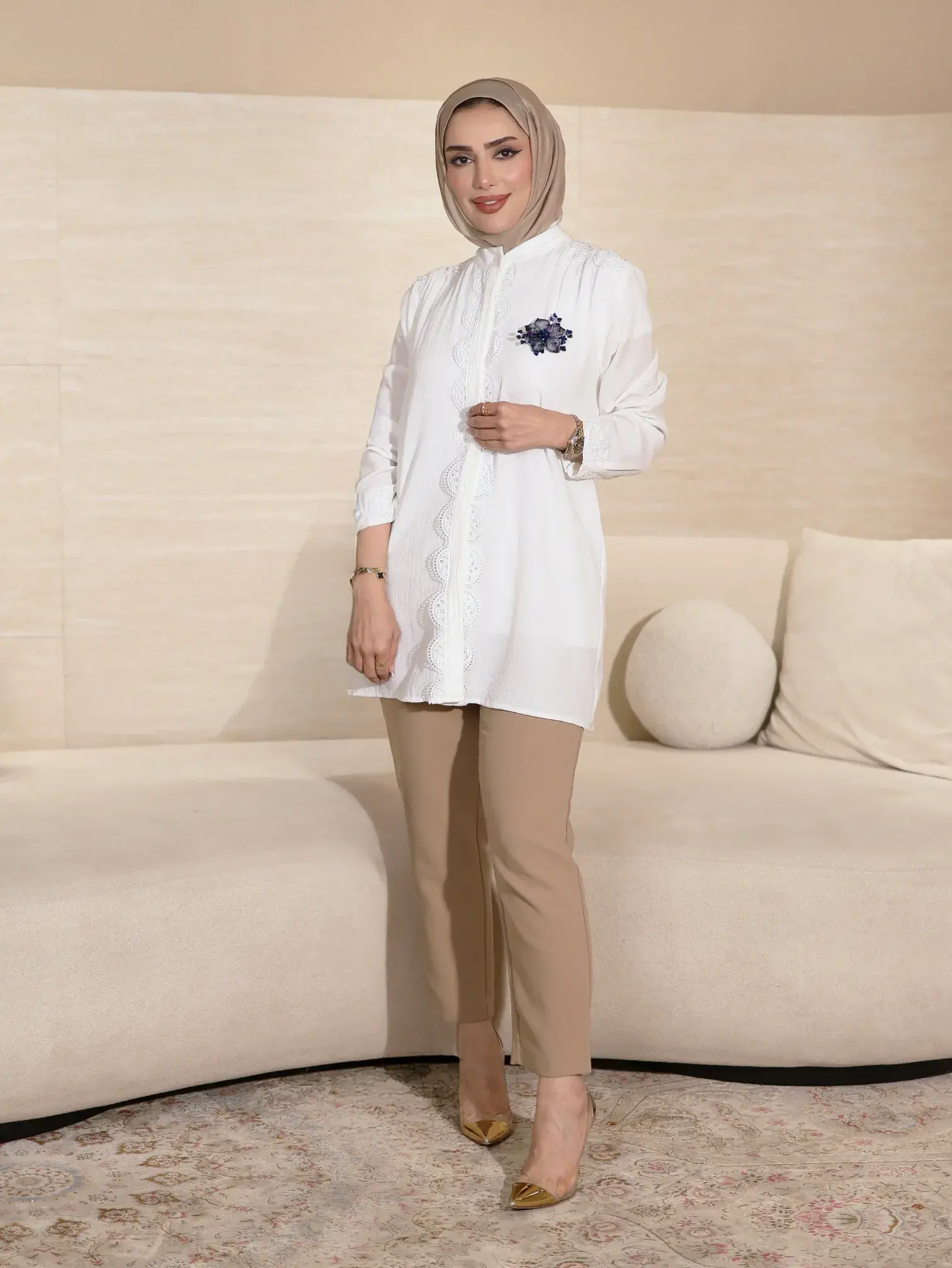 Crepe shirt with brooch image 0