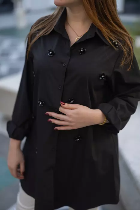 قميص مزين بورود كرستالية - اسود - 1 image 1