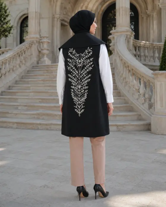 Gilet with back embroidery-Black-2 image 0