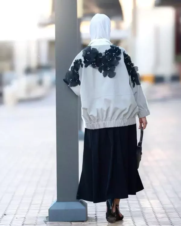 طقم نسائي رمادى وابيض image 0
