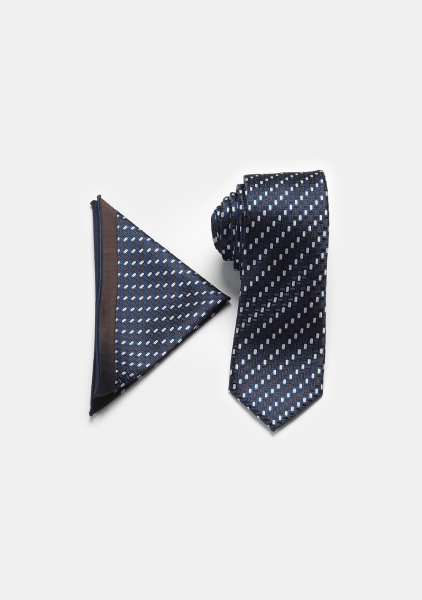 Tie with hanky