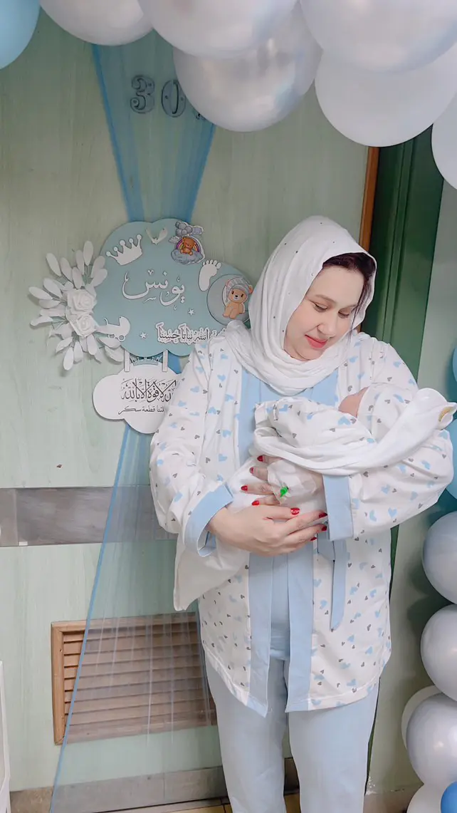 صورة عميلة مع المنتج