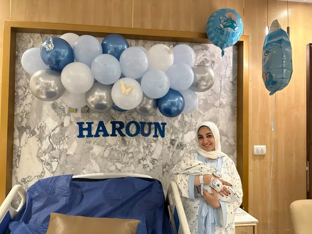 صورة عميلة مع المنتج