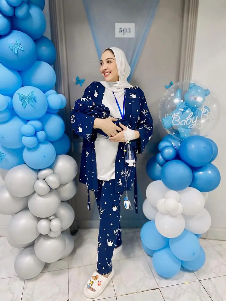 صورة عميلة مع المنتج