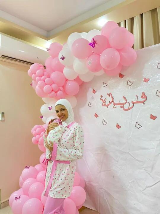 صورة عميلة مع المنتج